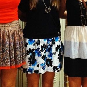 Stargazer White/Black/Blue Floral Skirt w pockets